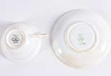 Diversas peças de porcelana, sendo: 4 xícaras d... - Diversas peças de porcelana, sendo: 4 xícaras de chá com pires, 3 de café com pires e pratinhos de faiança inglesa Tuscan; e, 5 xícaras com pire...