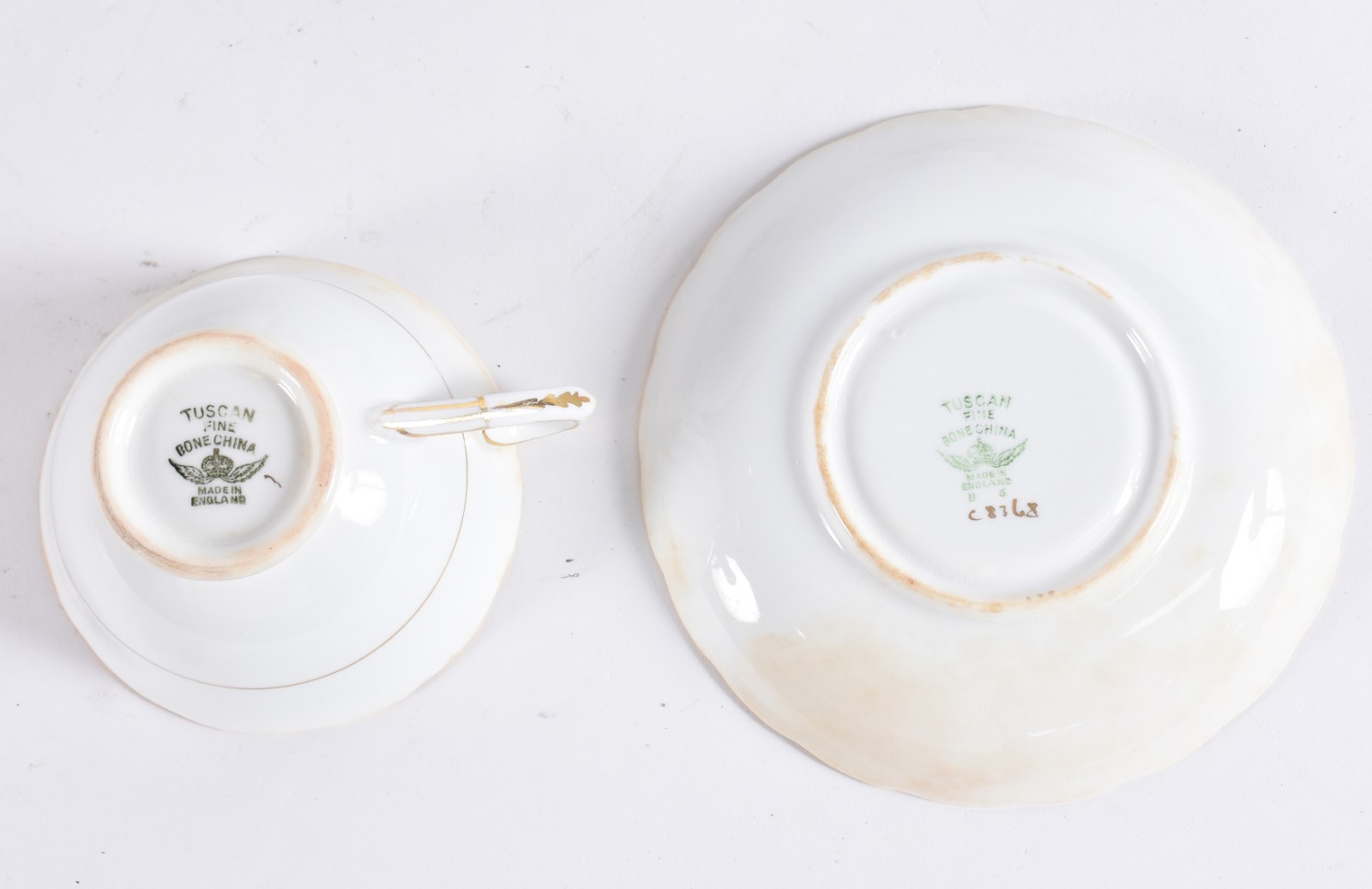Diversas peças de porcelana, sendo: 4 xícaras de chá com pires, 3 de... - foto 5 de 7