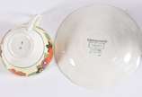Diversas peças de porcelana, sendo: 4 xícaras d... - Diversas peças de porcelana, sendo: 4 xícaras de chá com pires, 3 de café com pires e pratinhos de faiança inglesa Tuscan; e, 5 xícaras com pire...