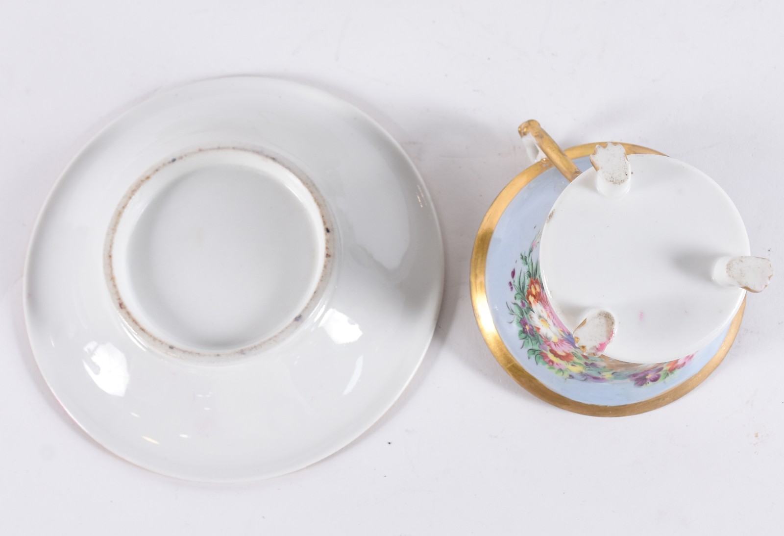 Diversas peças de porcelana, sendo: 4 xícaras de chá com pires, 3 de... - foto 7 de 7