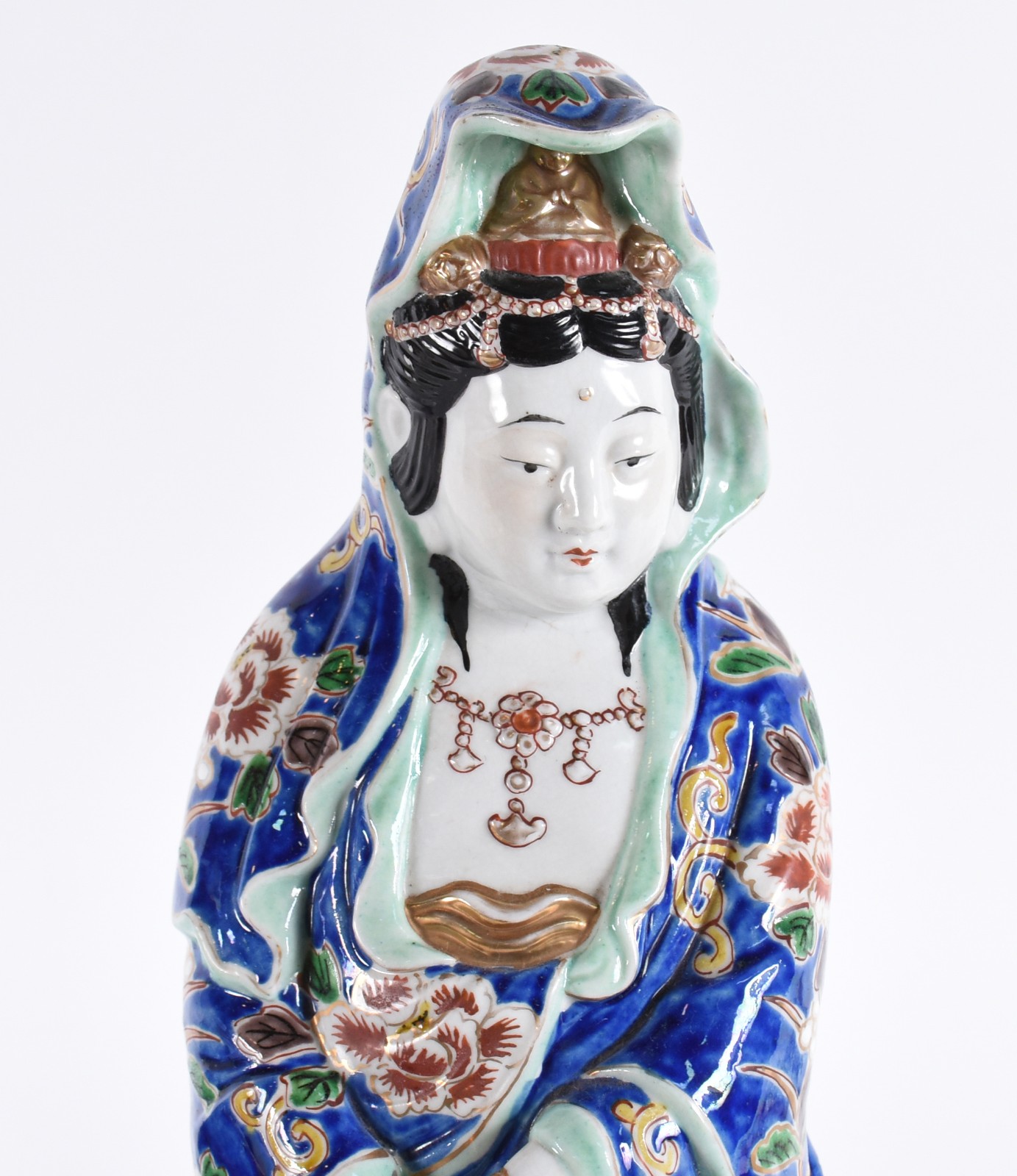 Duas esculturas de porcelana japonesa policromada representando... - foto 2 de 7