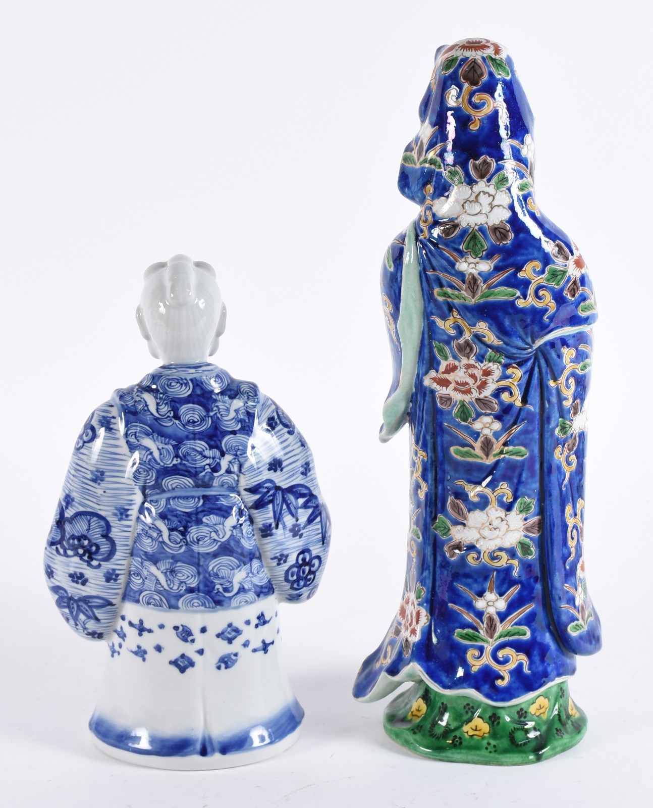Duas esculturas de porcelana japonesa policromada representando... - foto 4 de 7