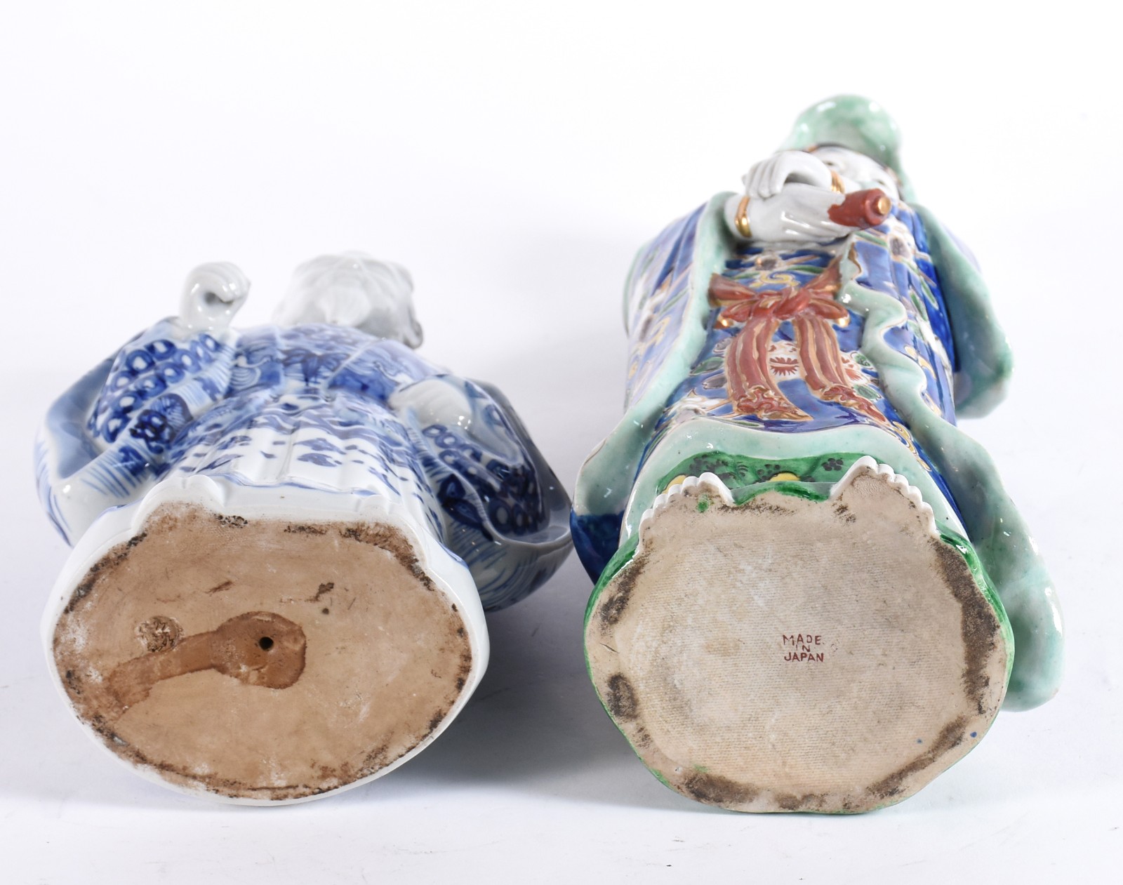 Duas esculturas de porcelana japonesa policromada representando... - foto 5 de 7