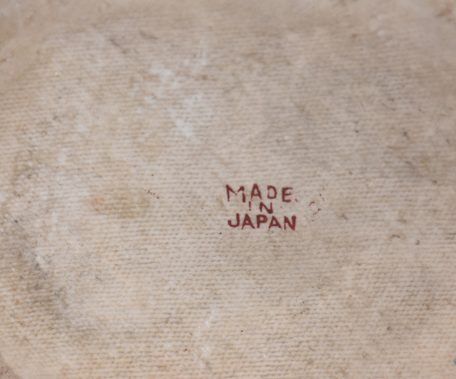 Duas esculturas de porcelana japonesa policromada representando... - foto 6 de 7