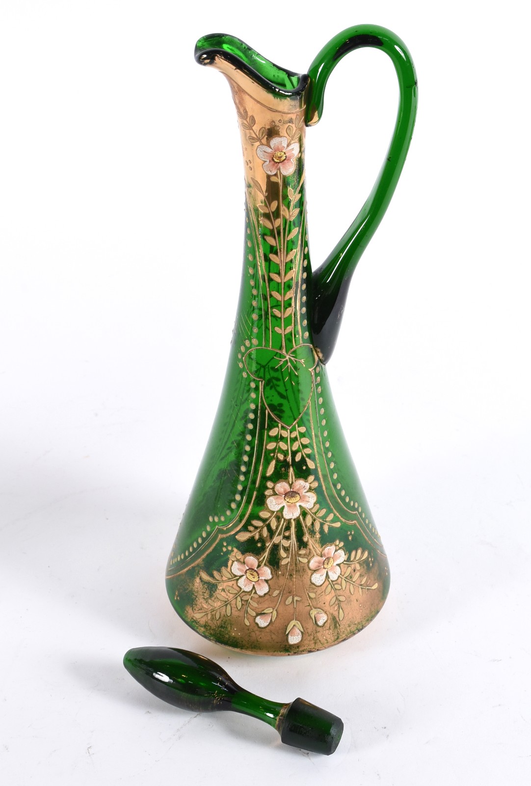 Duas peças, sendo: garrafa de cristal verde decorada em dourado e... - foto 3 de 6
