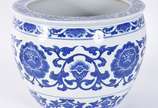 Cachepot de porcelana oriental azul e branca. - Cachepot de porcelana oriental azul e branca.