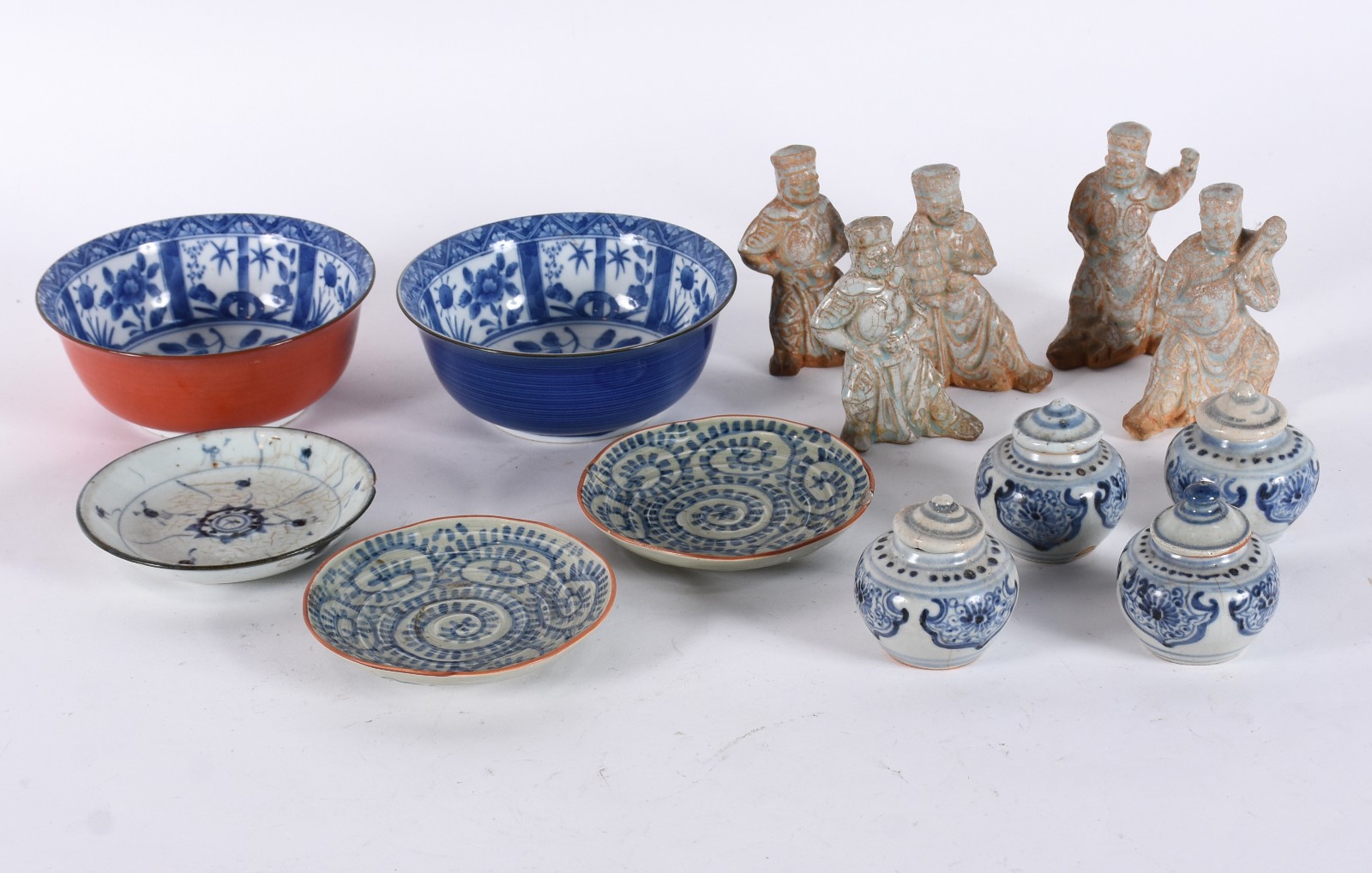 Diversas peças orientais, sendo: 2 bowls de porcelana sendo a parte... - foto 1 de 9