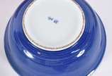 Diversas peças orientais, sendo: 2 bowls de por... - Diversas peças orientais, sendo: 2 bowls de porcelana sendo a parte interna em azul e branco e a parte externa colorida;  3 pratos em azul e bra...