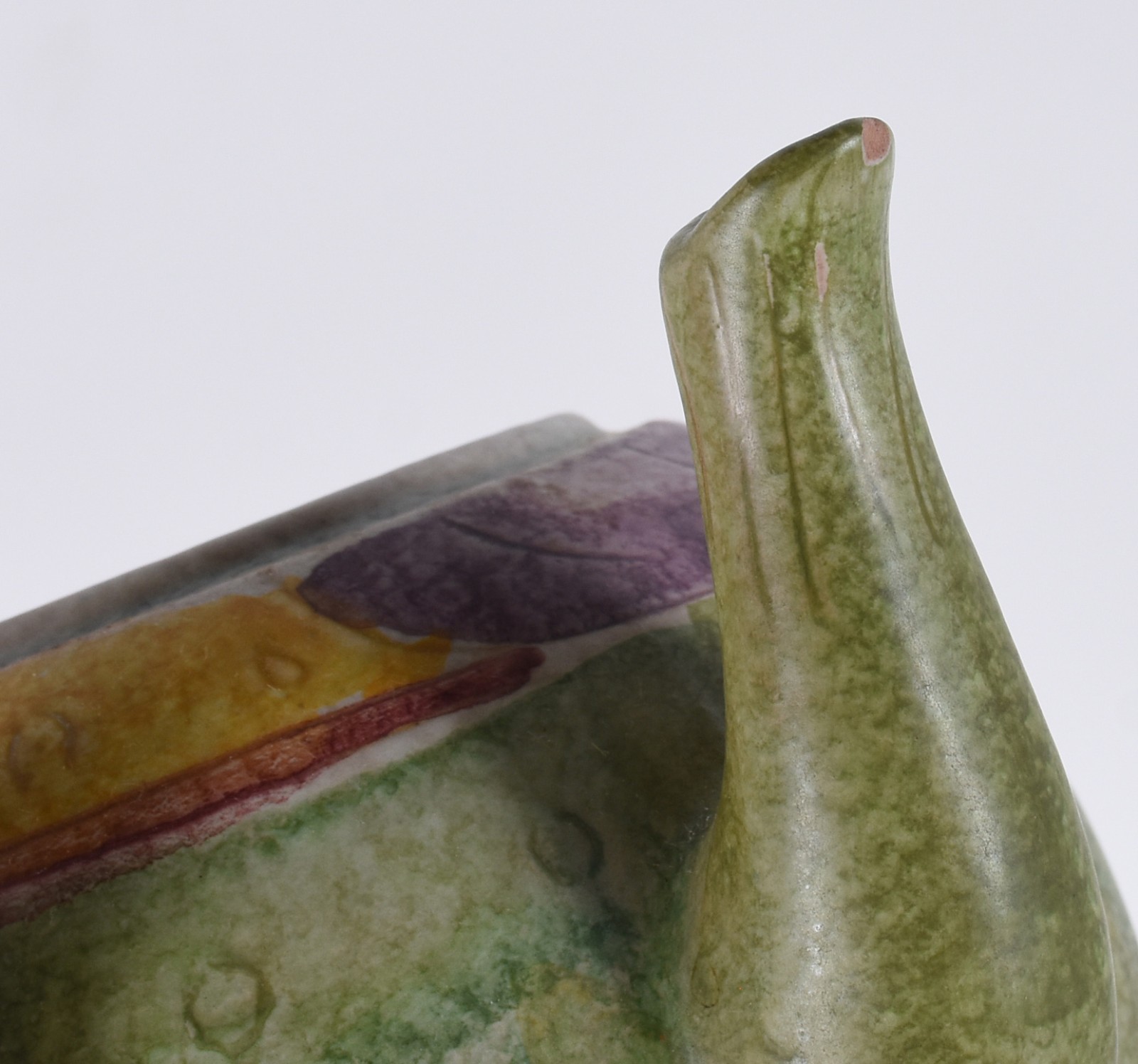 Cinco bules diversos de porcelana de várias procedências e decorações. - foto 4 de 5