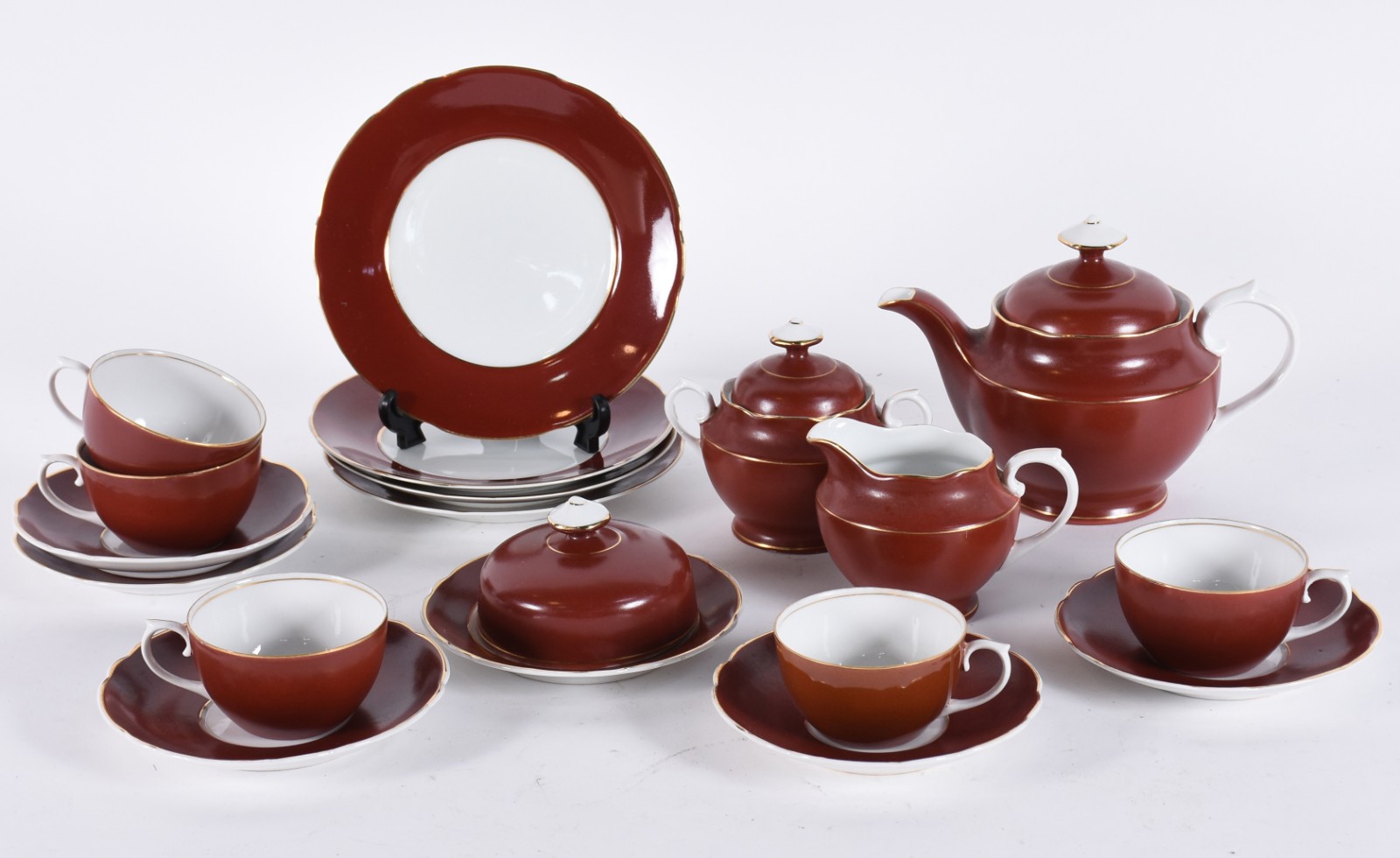 Aparelho de chá de porcelana Real composto de: 5 xícaras com pires, 4... - foto 1 de 5