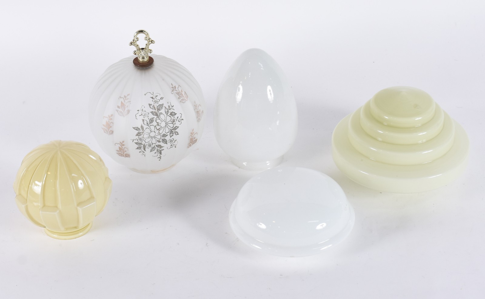 Cinco cúpulas de vidro para luminárias em diversos modelos. - foto 2 de 3
