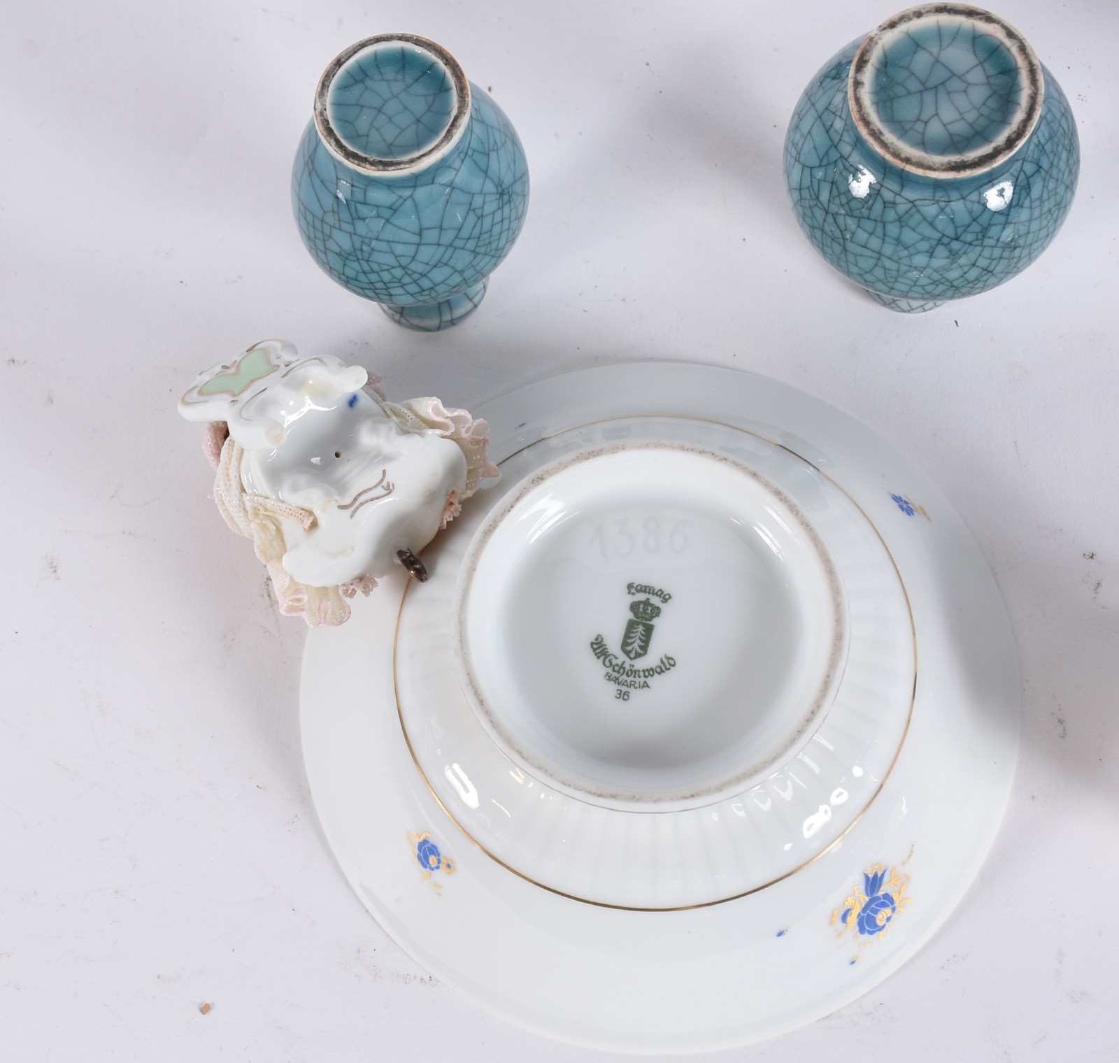 Diversas peças, sendo: bowl com tampa porcelana Bavaria, 3 xícaras de... - foto 4 de 4