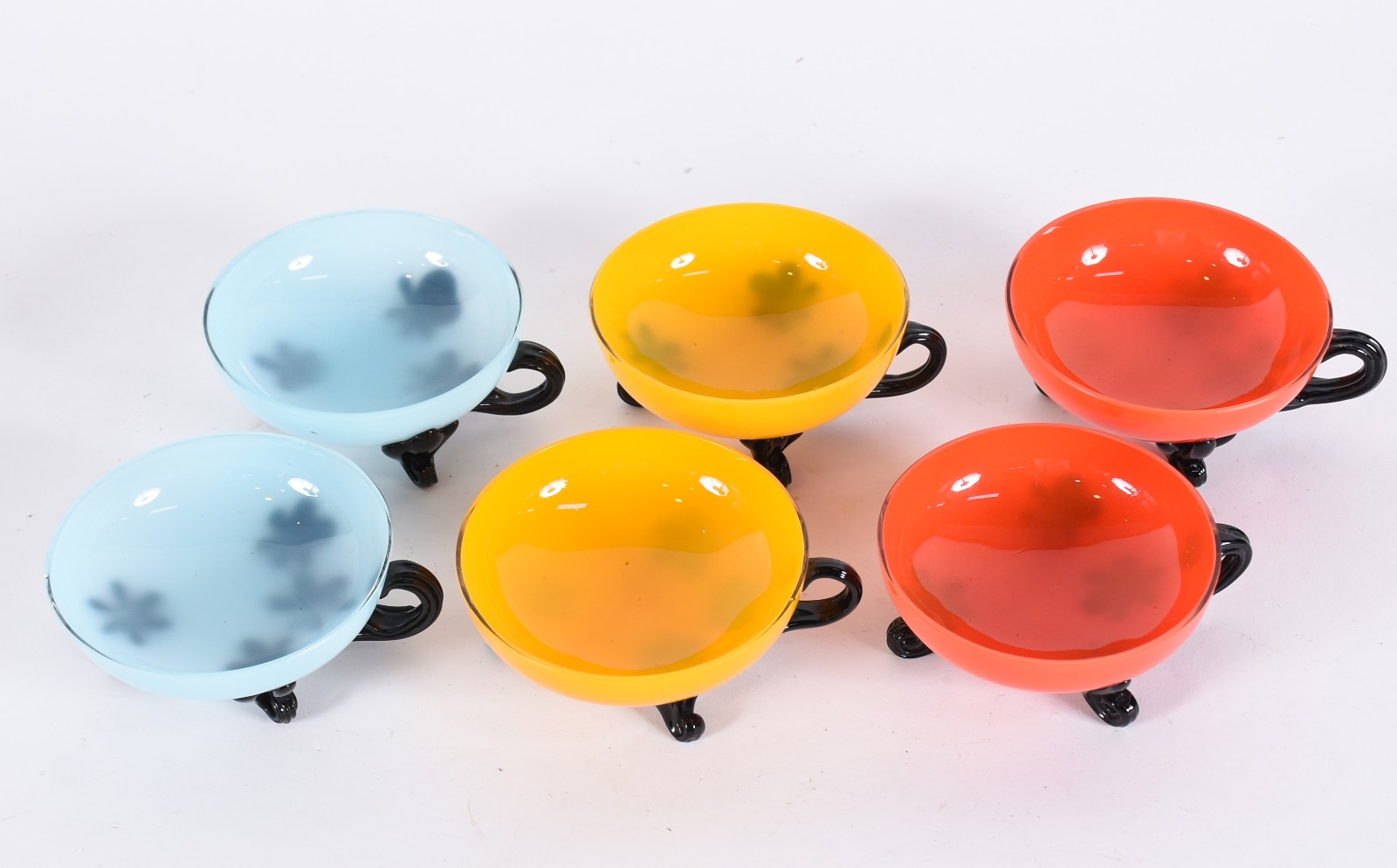Conjunto com seis taças para sobremesa de vidro colorido dos anos 60... - foto 2 de 3