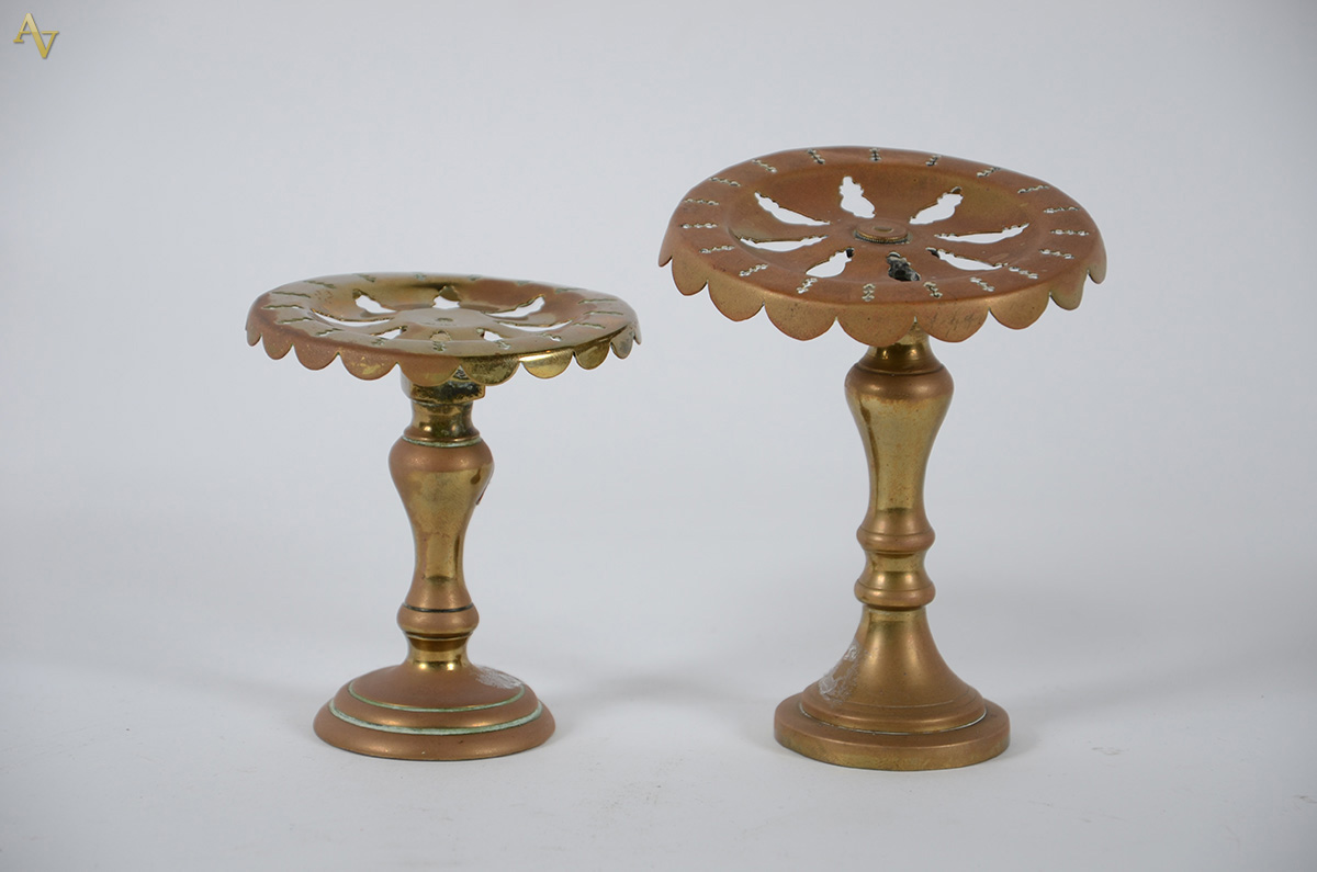 Dois "Candle reflectors" ingleses em bronze e latão , fins do... - foto 2 de 2