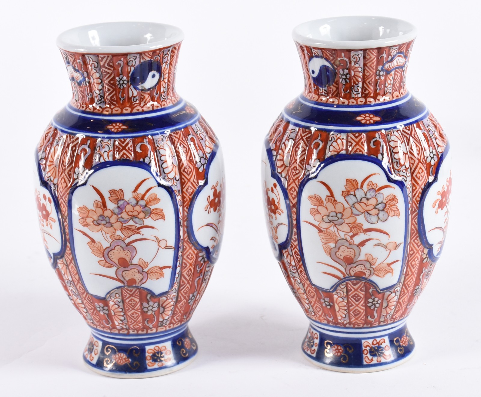 Par de vasos japoneses de porcelana Imari. - foto 1 de 5