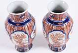 Par de vasos japoneses de porcelana Imari. - Par de vasos japoneses de porcelana Imari.