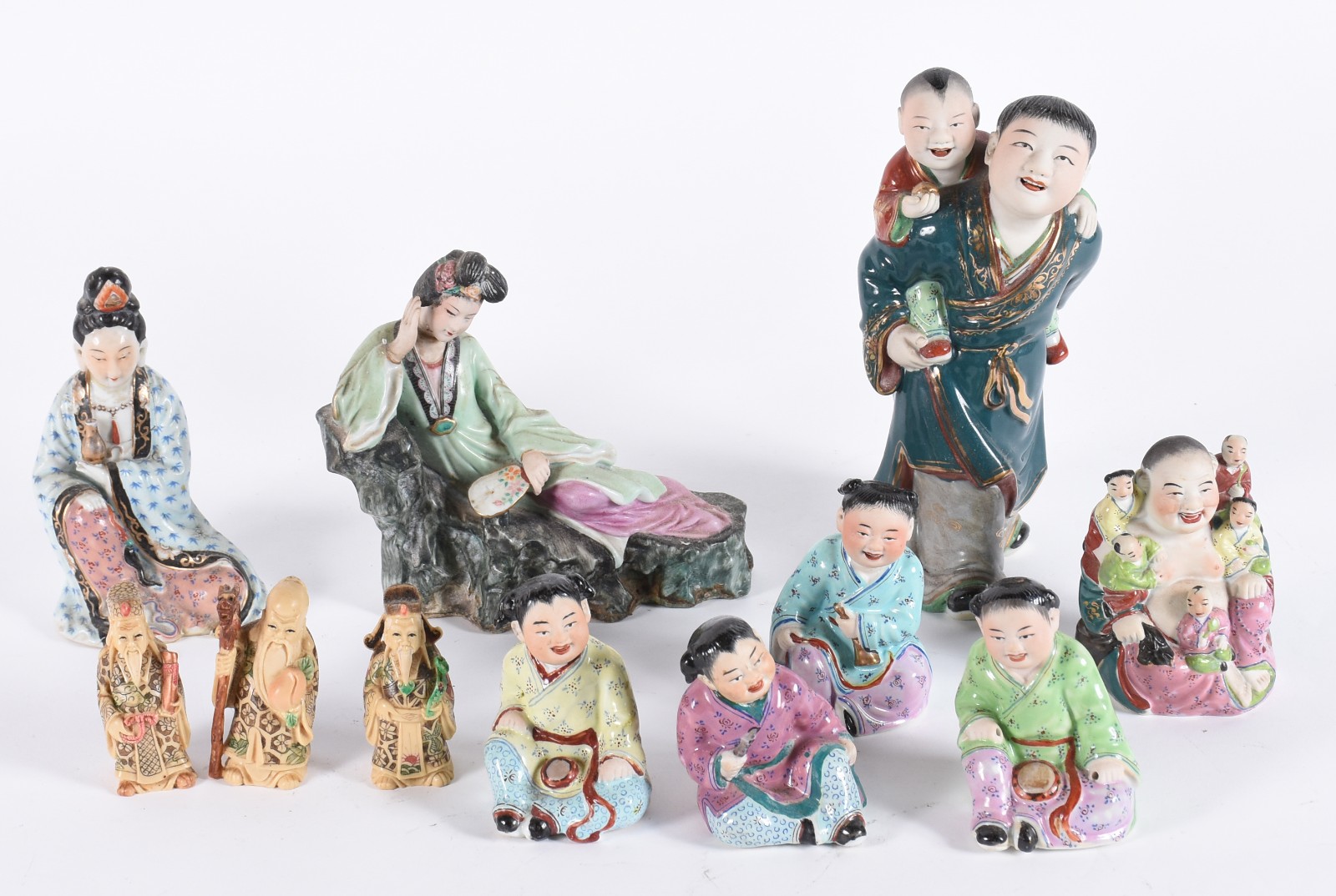 Diversas peças orientais, sendo: 8 estatuetas de porcelana... - foto 1 de 10