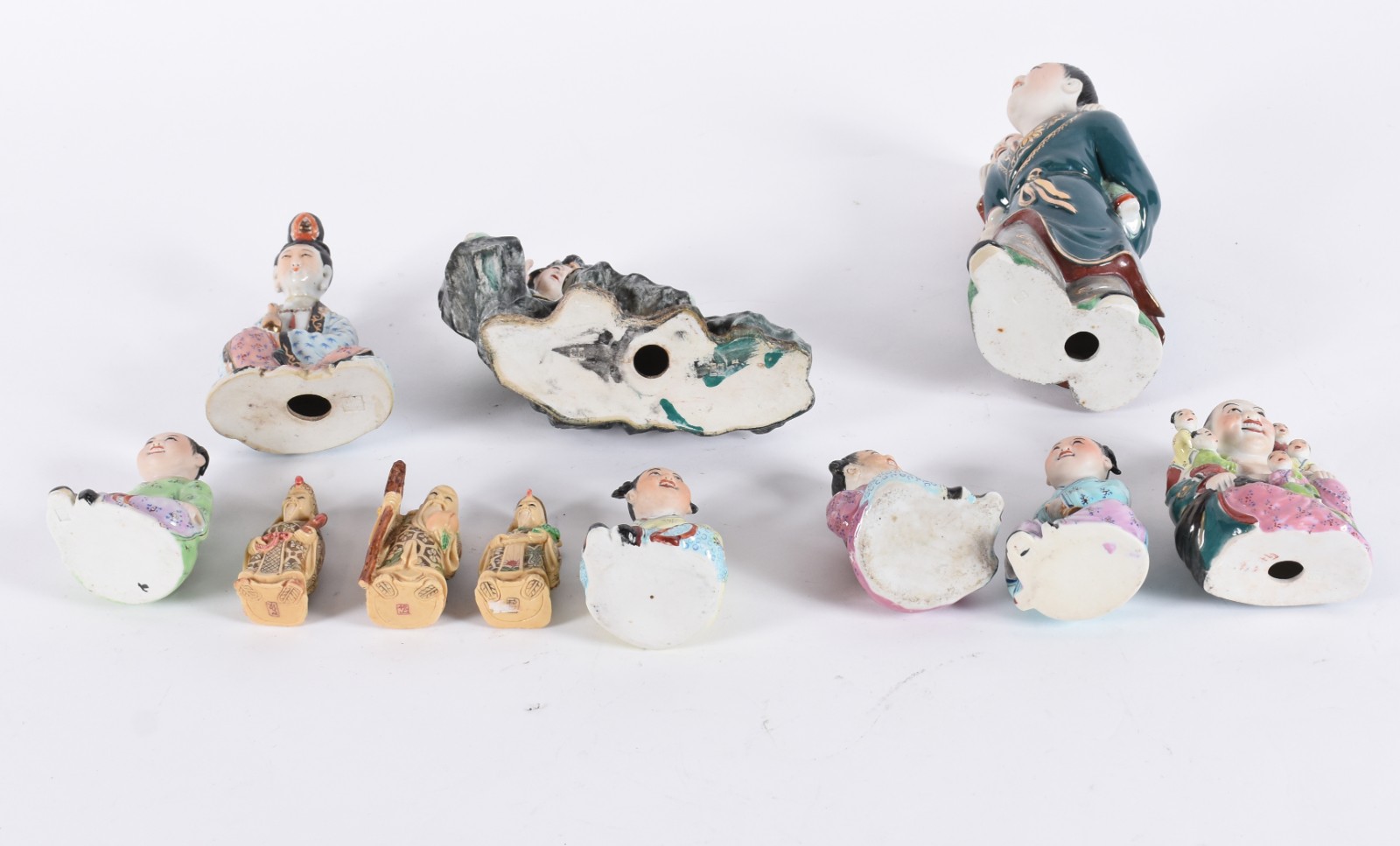 Diversas peças orientais, sendo: 8 estatuetas de porcelana... - foto 3 de 10