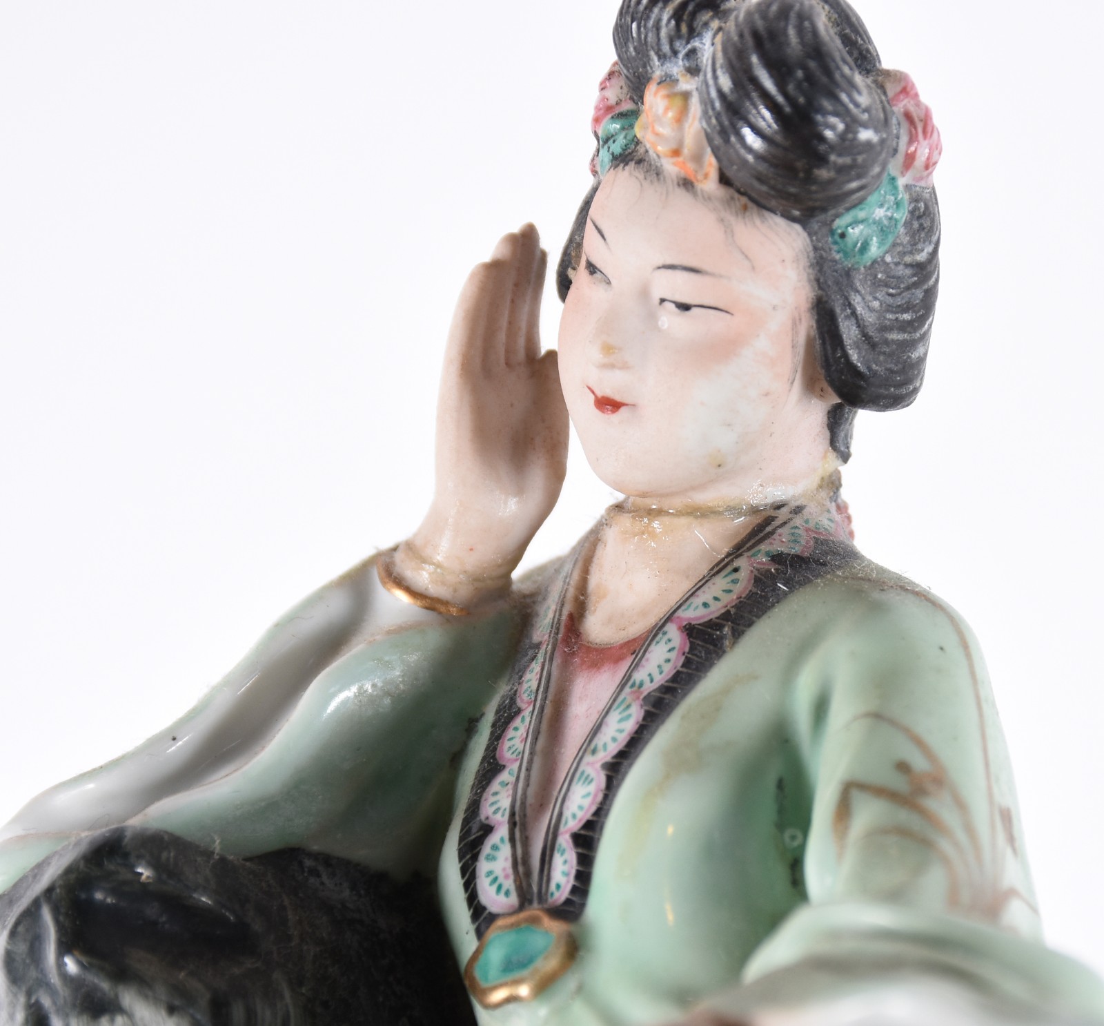 Diversas peças orientais, sendo: 8 estatuetas de porcelana... - foto 4 de 10