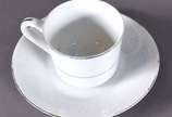 Aparelho de chá e café de porcelana japonesa br... - Aparelho de chá e café de porcelana japonesa branca com friso prata "SUMIRE", composto de: 38 pratos rasos, 24 pratos fundos, 24 para bolo, 32 p...