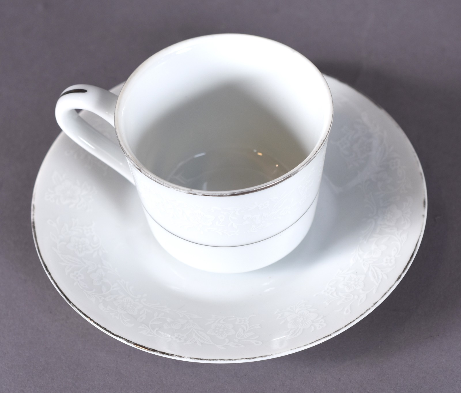 Aparelho de chá e café de porcelana japonesa branca com friso prata... - foto 4 de 5