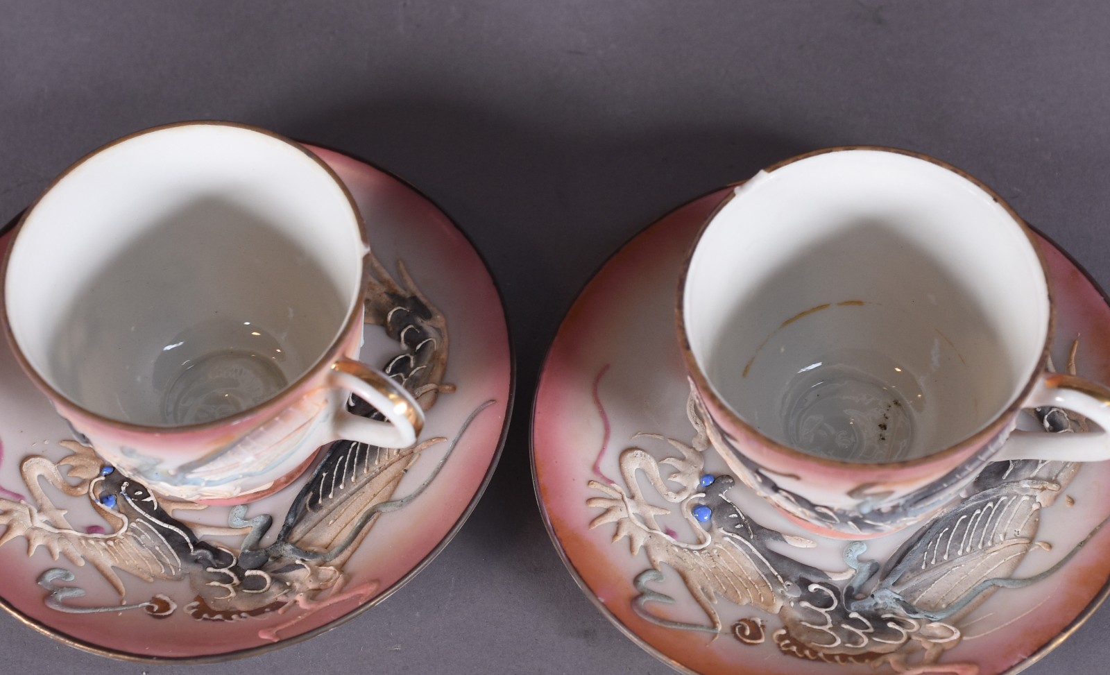 Serviço para café de porcelana oriental decorado com dragões em... - foto 3 de 7