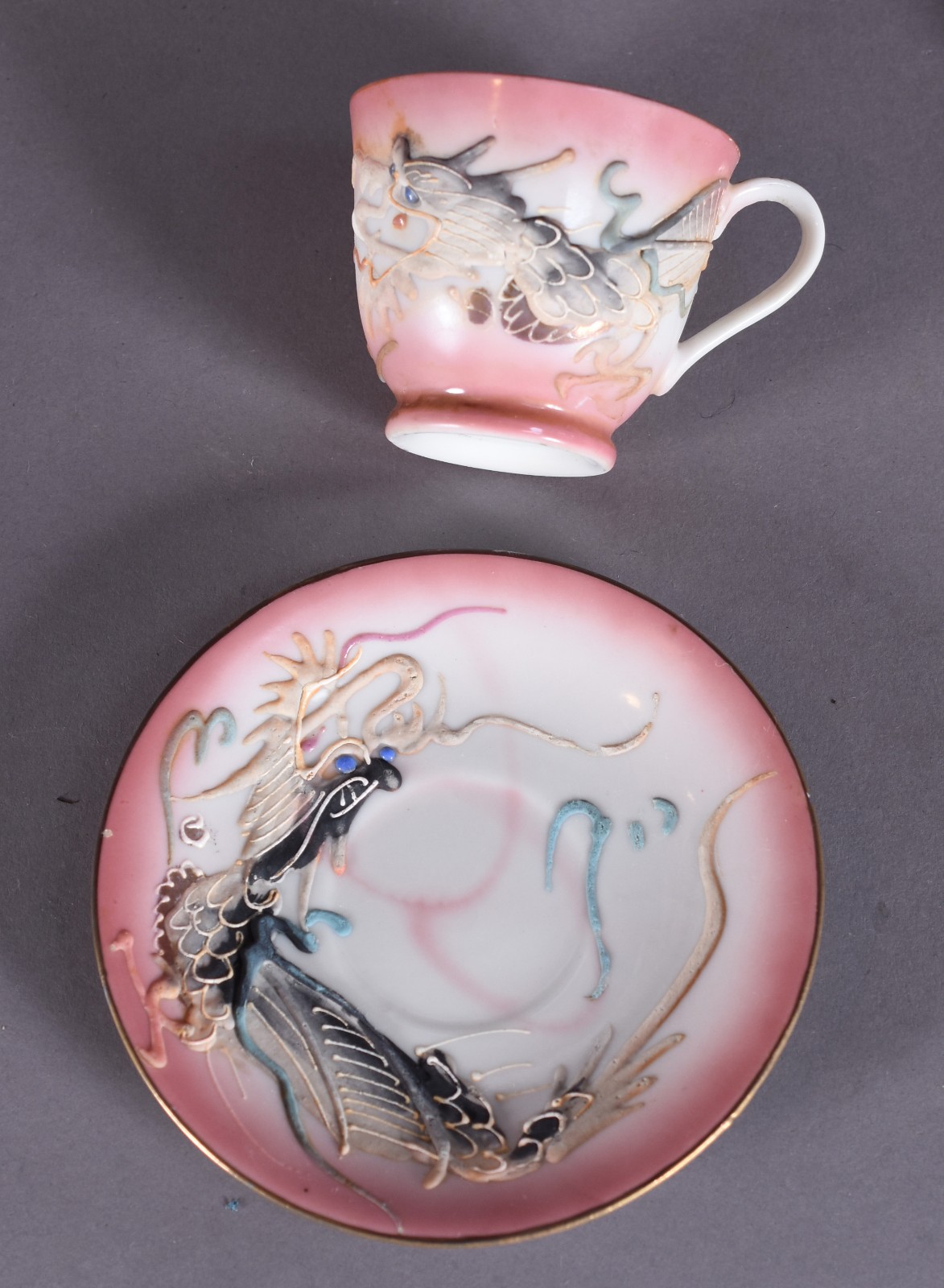 Serviço para café de porcelana oriental decorado com dragões em... - foto 5 de 7