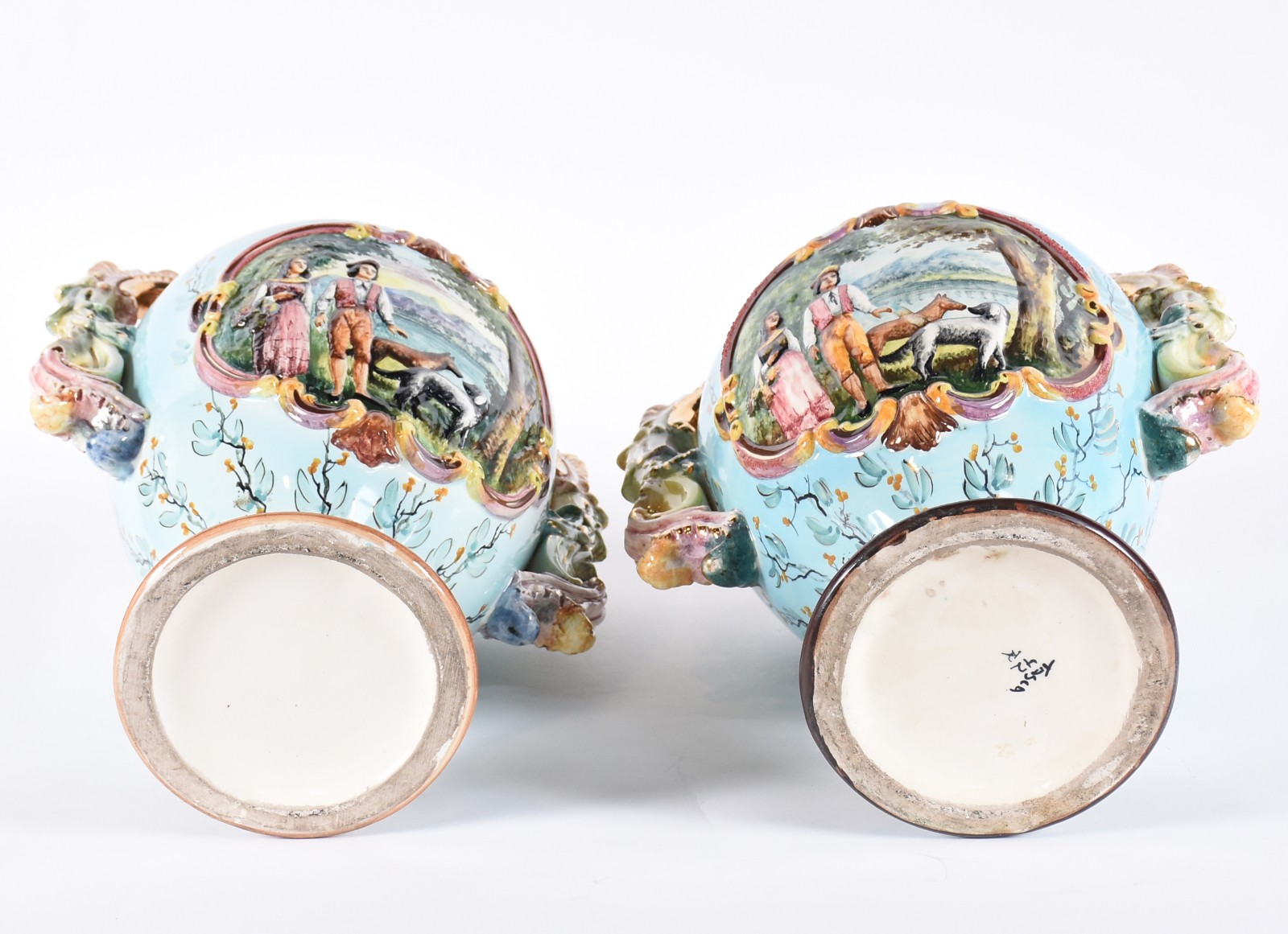 Par de ânforas de porcelana "Tasca" decoradas com figuras de... - foto 6 de 7