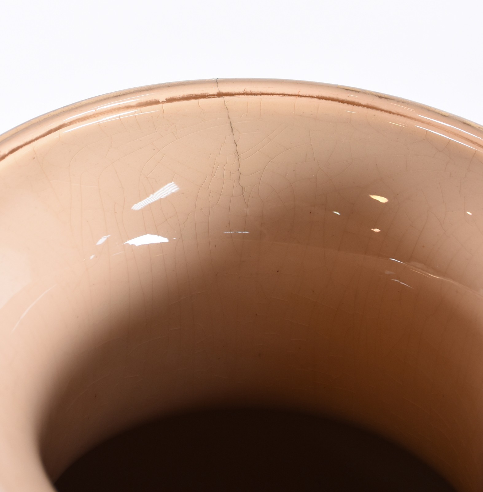 Vaso de faiança decorado em policromia, pegas laterais na forma de... - foto 5 de 9