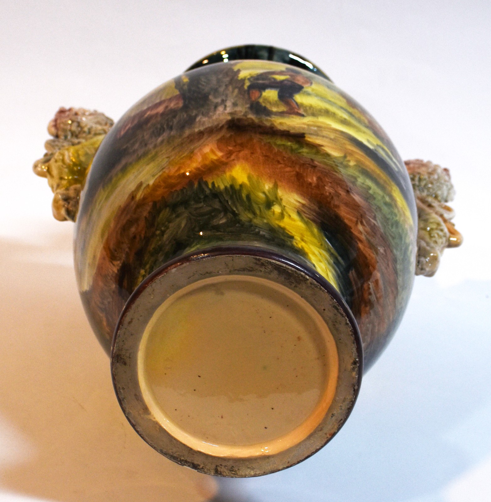 Vaso de faiança decorado em policromia, pegas laterais na forma de... - foto 8 de 9