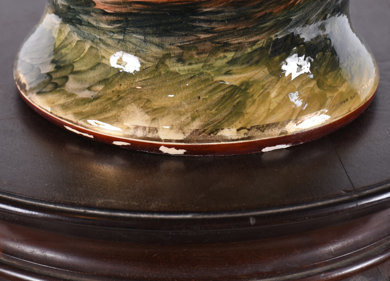 Vaso de faiança decorado em policromia, pegas laterais na forma de... - foto 9 de 9