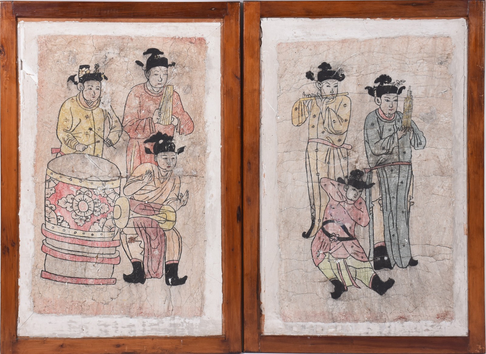 Par de quadros chineses decorados com figuras típicas sobre material... - foto 1 de 5