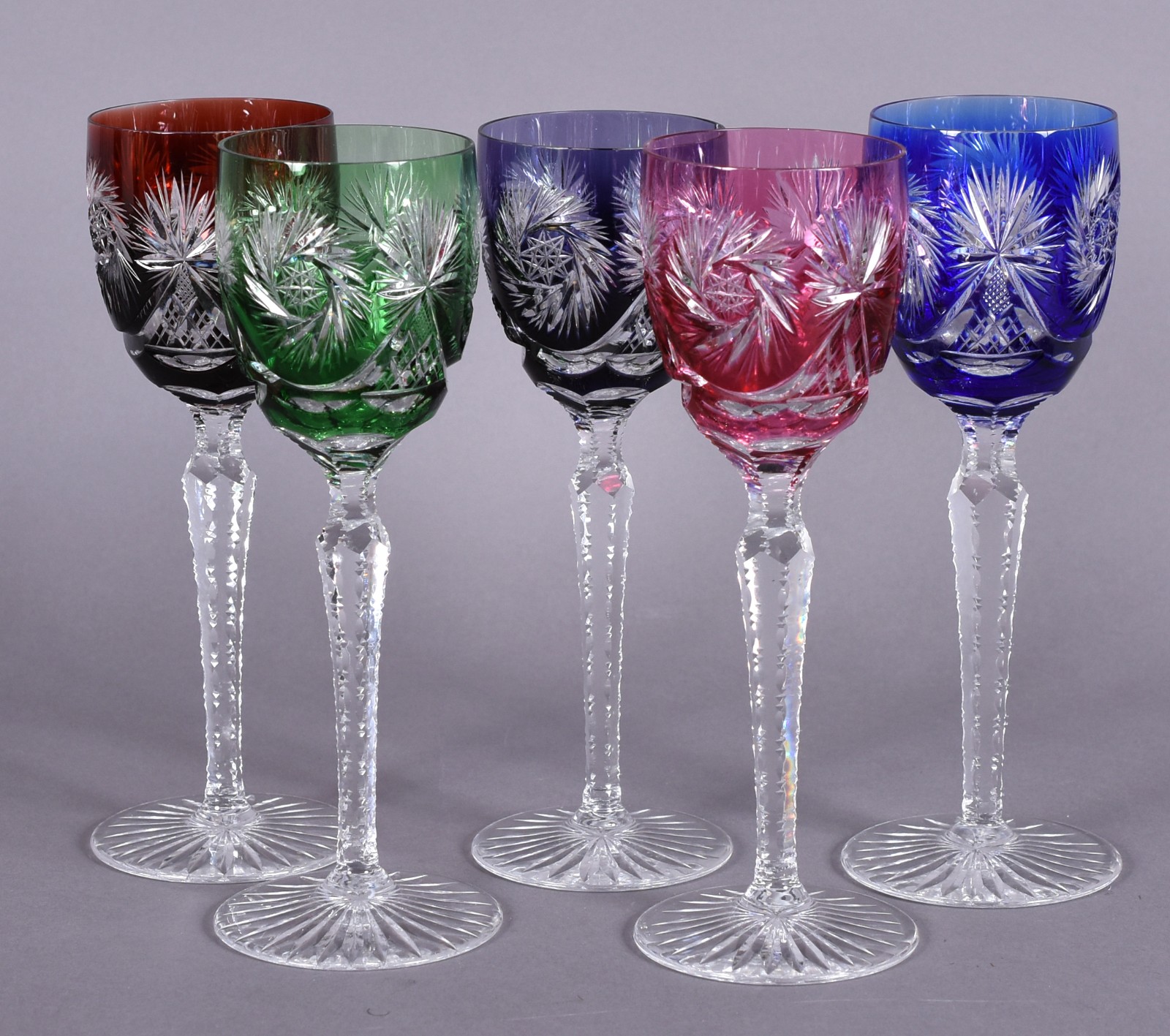 Cinco cálices para vinho de cristal doublé lapidado em diversas... - foto 1 de 6
