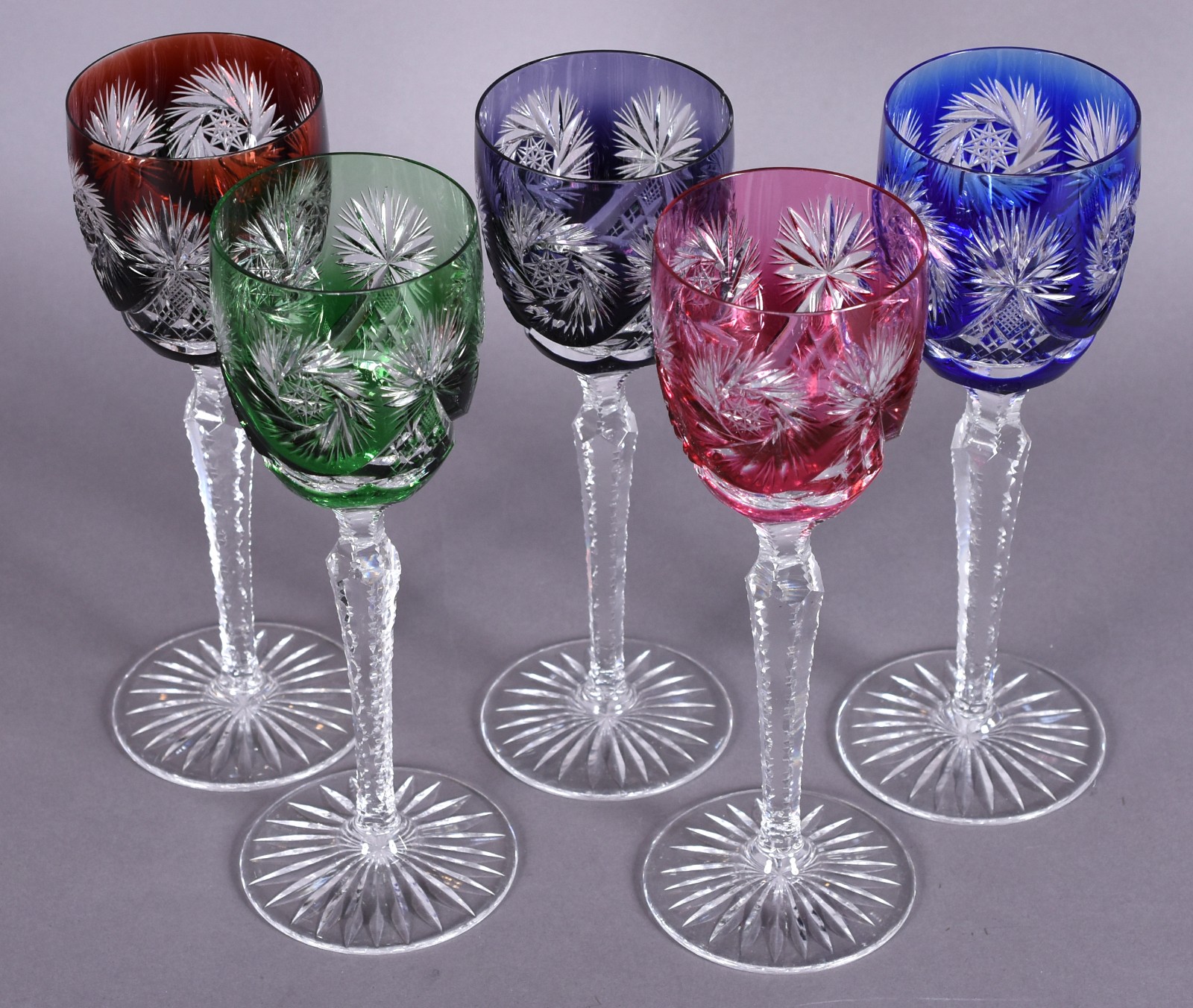 Cinco cálices para vinho de cristal doublé lapidado em diversas... - foto 3 de 6