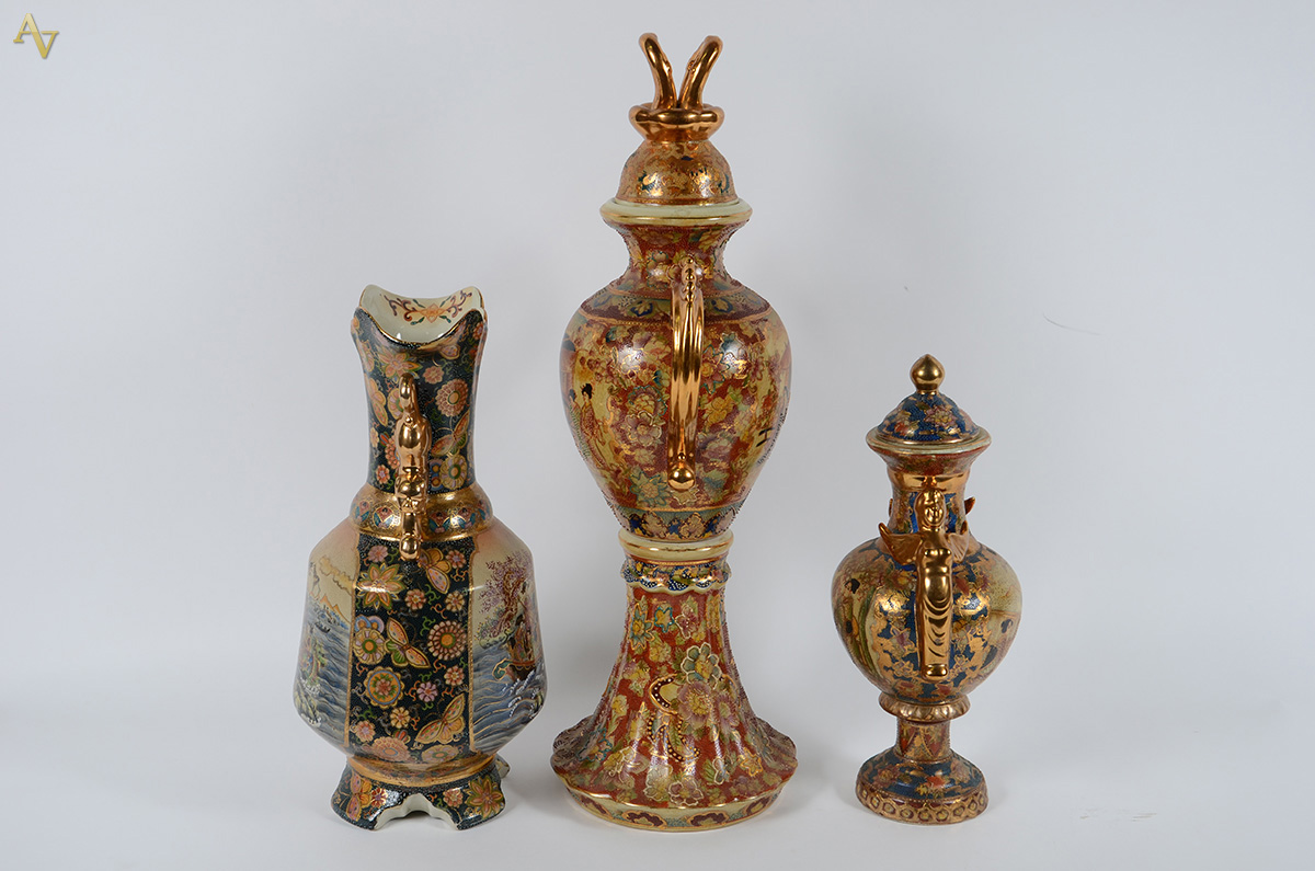 Três vasos de porcelana oriental ao gosto Satzuma (2 c/ partes... - foto 2 de 2