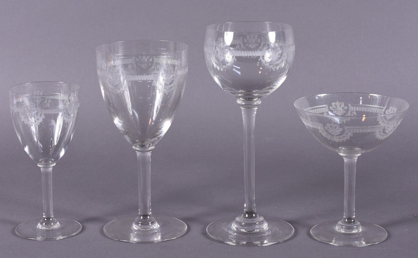 Serviço de cristal Saint Louis lavrado, modelo "MANON", composto de... - foto 3 de 4