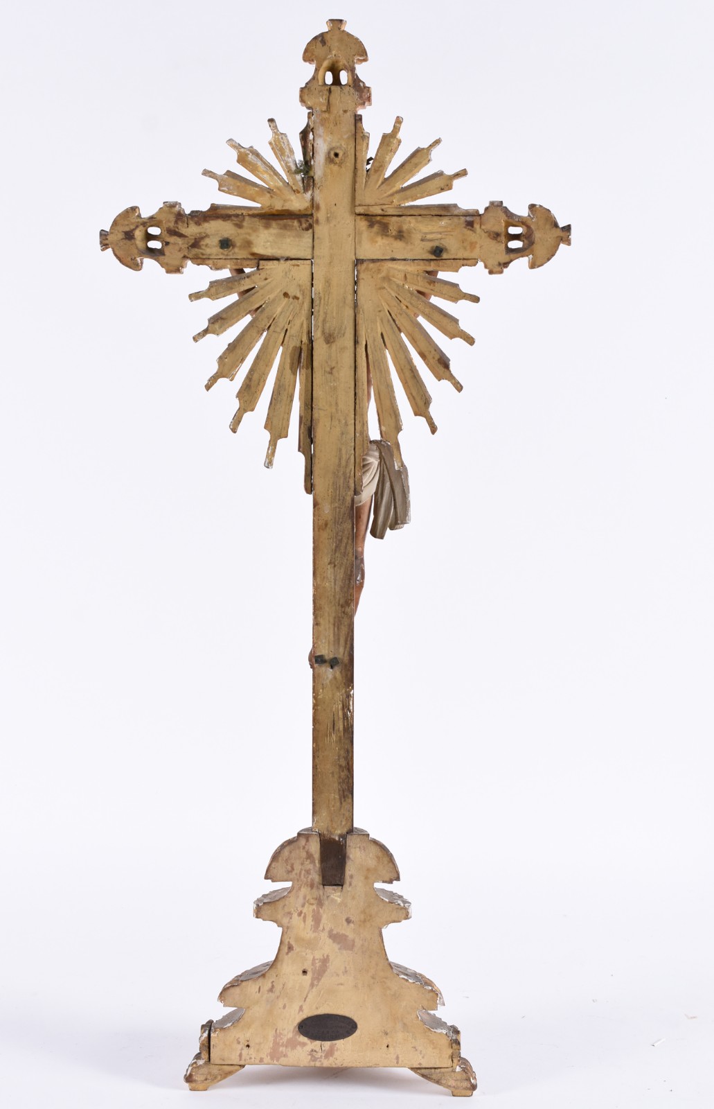 Antigo crucifixo com figura de Cristo de madeira ricamente entalhada... - foto 5 de 7
