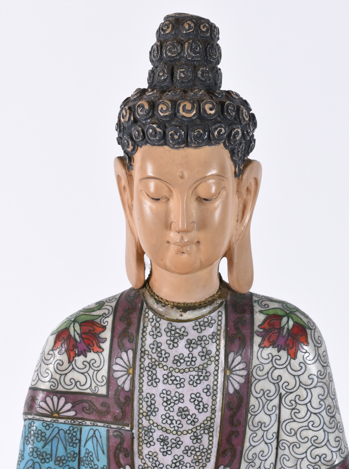 Escultura de cloisonné representando Buda, base de madeira. - foto 2 de 5