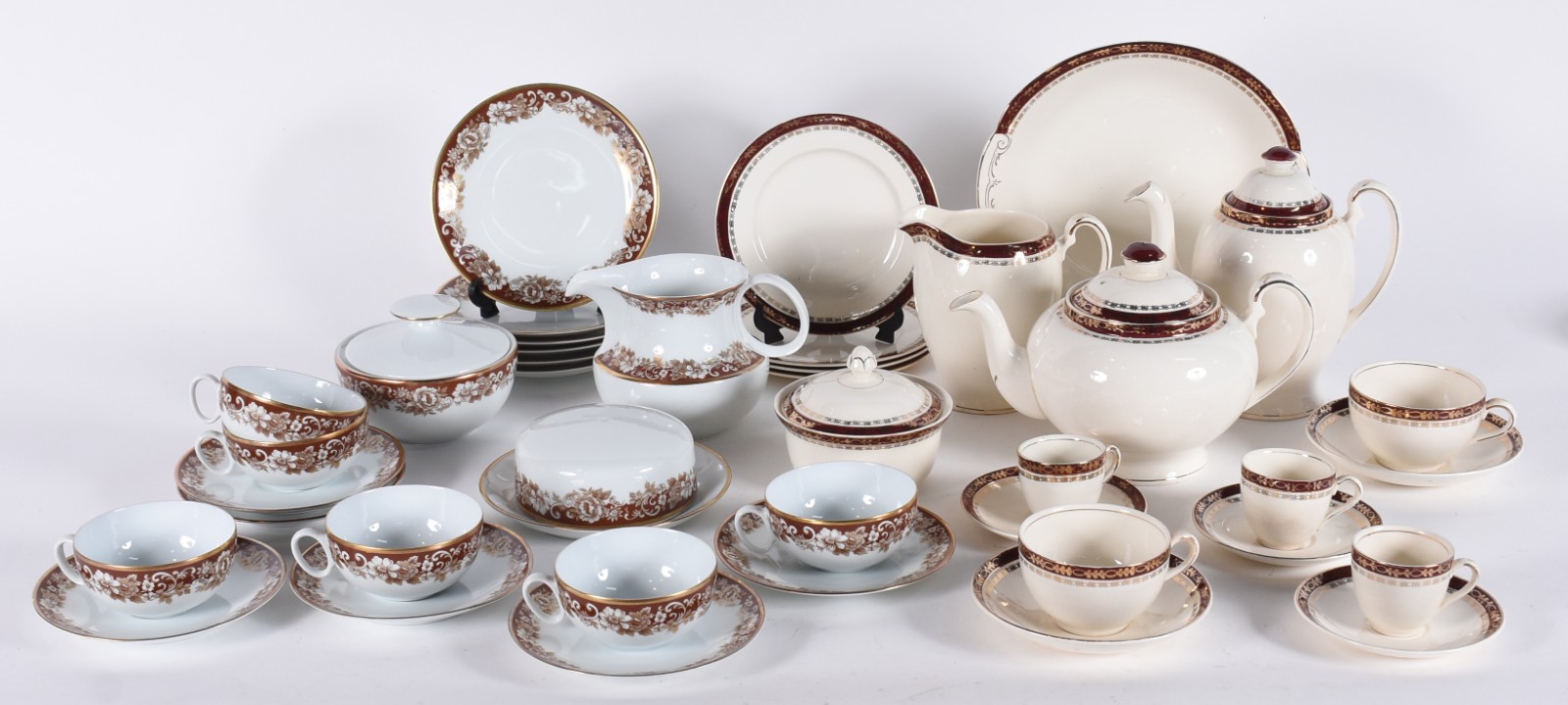 Serviço de chá de porcelana Renner composto de: 6 xícaras com pires... - foto 1 de 6