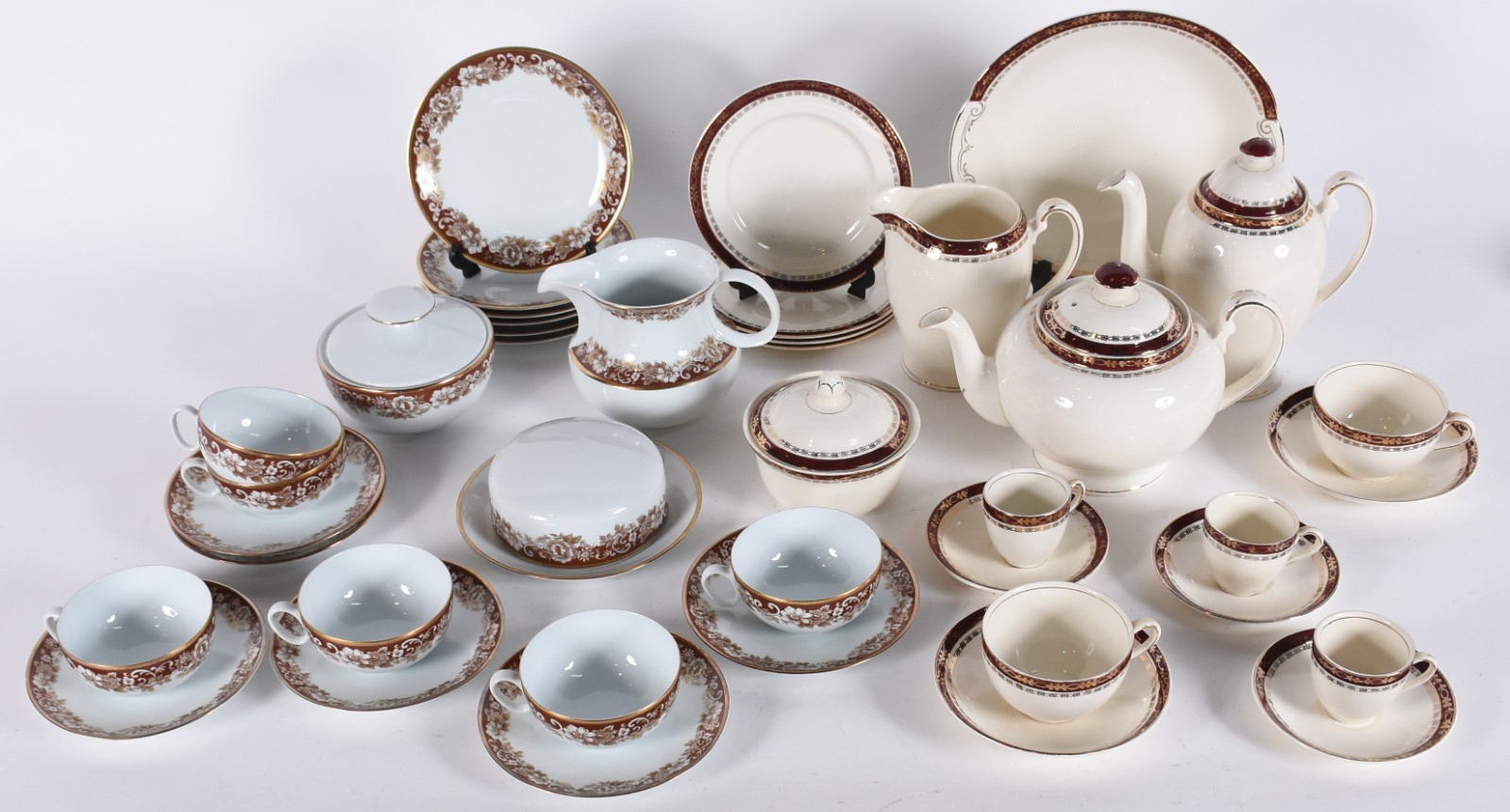 Serviço de chá de porcelana Renner composto de: 6 xícaras com pires... - foto 2 de 6