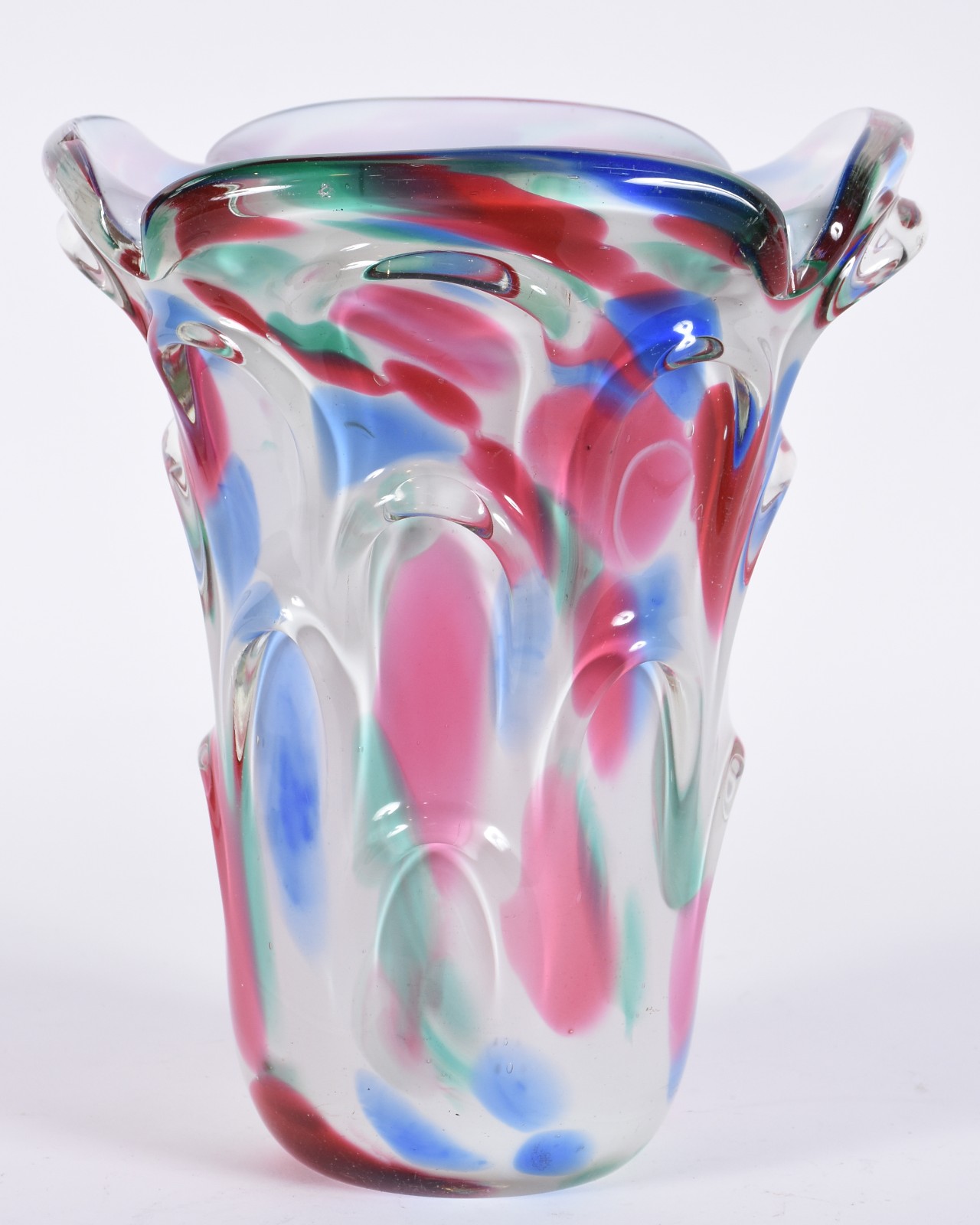 Vaso de murano italiano com mesclas coloridas sobre fundo branco... - foto 1 de 4