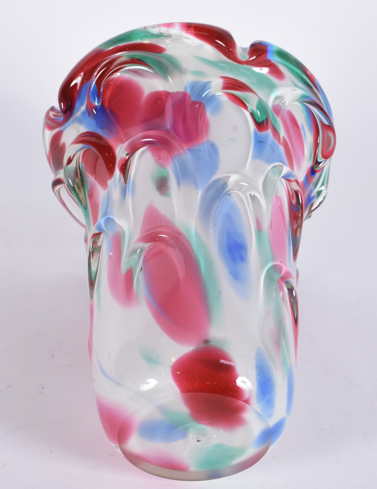 Vaso de murano italiano com mesclas coloridas sobre fundo branco... - foto 4 de 4