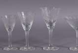 Serviço de cristal lapidado composto de: 6 vinh... - Serviço de cristal lapidado composto de: 6 vinho tinto, 10 para vinho branco, 9 para vinho do Porto, 6 para licor, 7 para champagne. Total: 38 p...