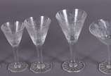 Serviço de cristal lapidado composto de: 6 vinh... - Serviço de cristal lapidado composto de: 6 vinho tinto, 10 para vinho branco, 9 para vinho do Porto, 6 para licor, 7 para champagne. Total: 38 p...