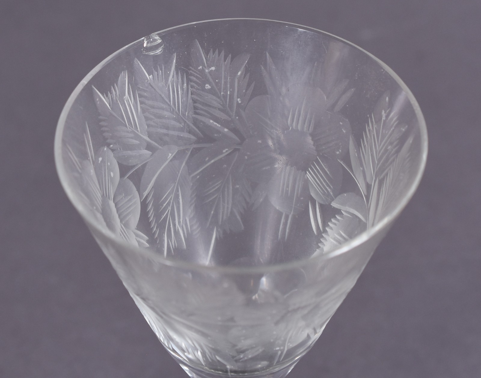 Serviço de cristal lapidado composto de: 6 vinho tinto, 10 para vinho... - foto 6 de 6