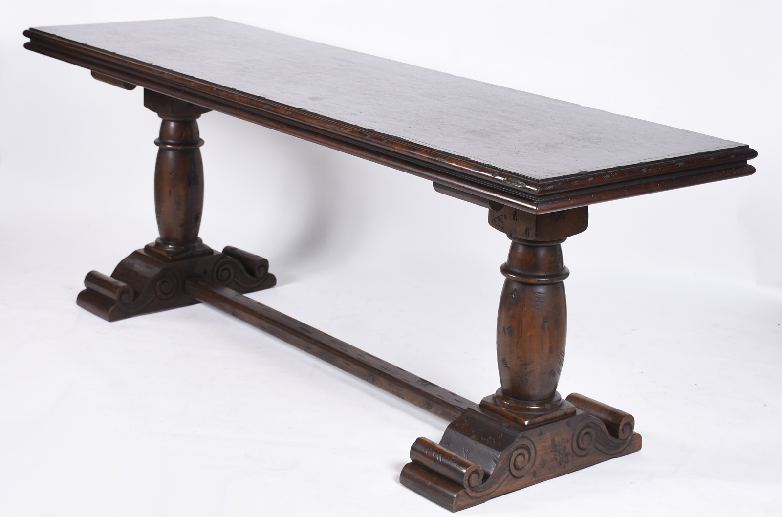 Grande console de madeira nobre, tampo retangular apoiado em duas... - foto 1 de 5