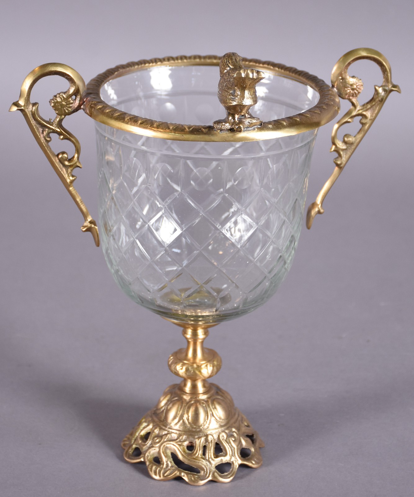 Vaso feitio taça de cristal lapidado guarnição de metal dourado e... - foto 4 de 6