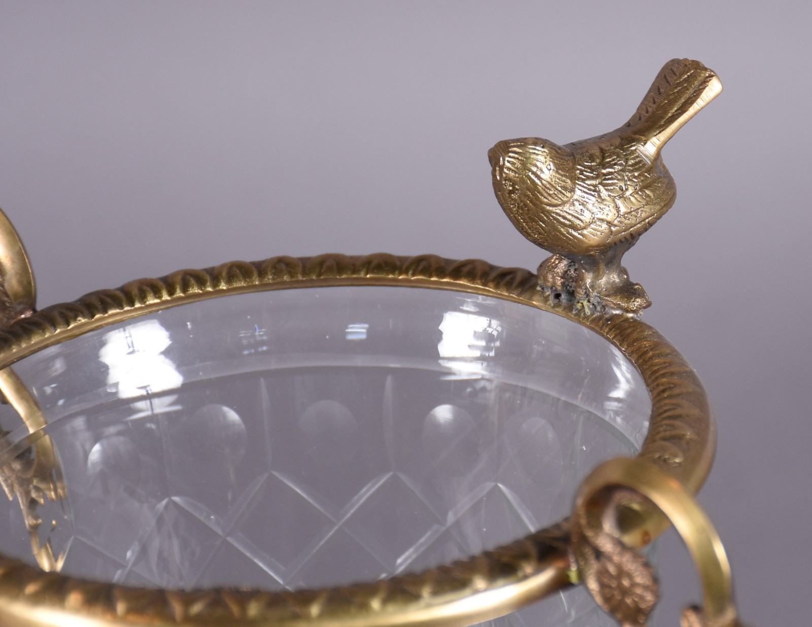 Vaso feitio taça de cristal lapidado guarnição de metal dourado e... - foto 5 de 6