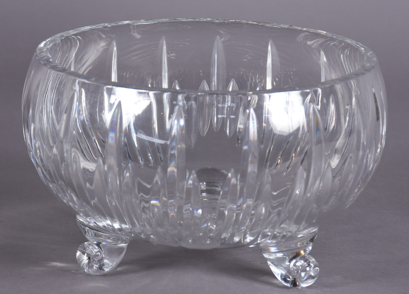 Fruteira de cristal tcheco lapidado, feitio redondo. - foto 1 de 4