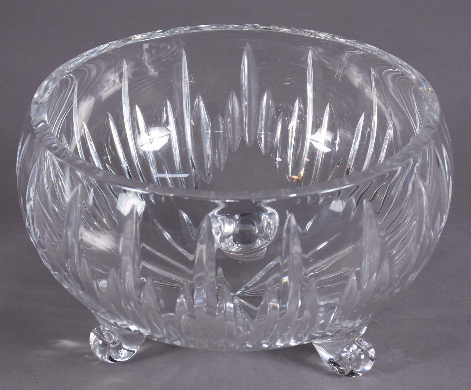 Fruteira de cristal tcheco lapidado, feitio redondo. - foto 3 de 4